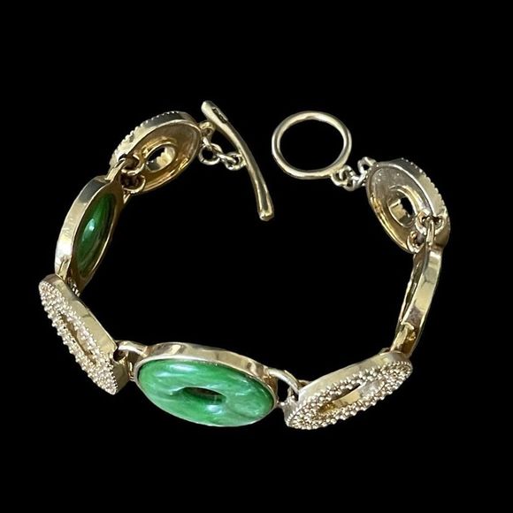 Signed Monet Green Life Saver Gold Tone Circle Bracelet Toggle Clasp 7.5”L - Picture 4 of 9